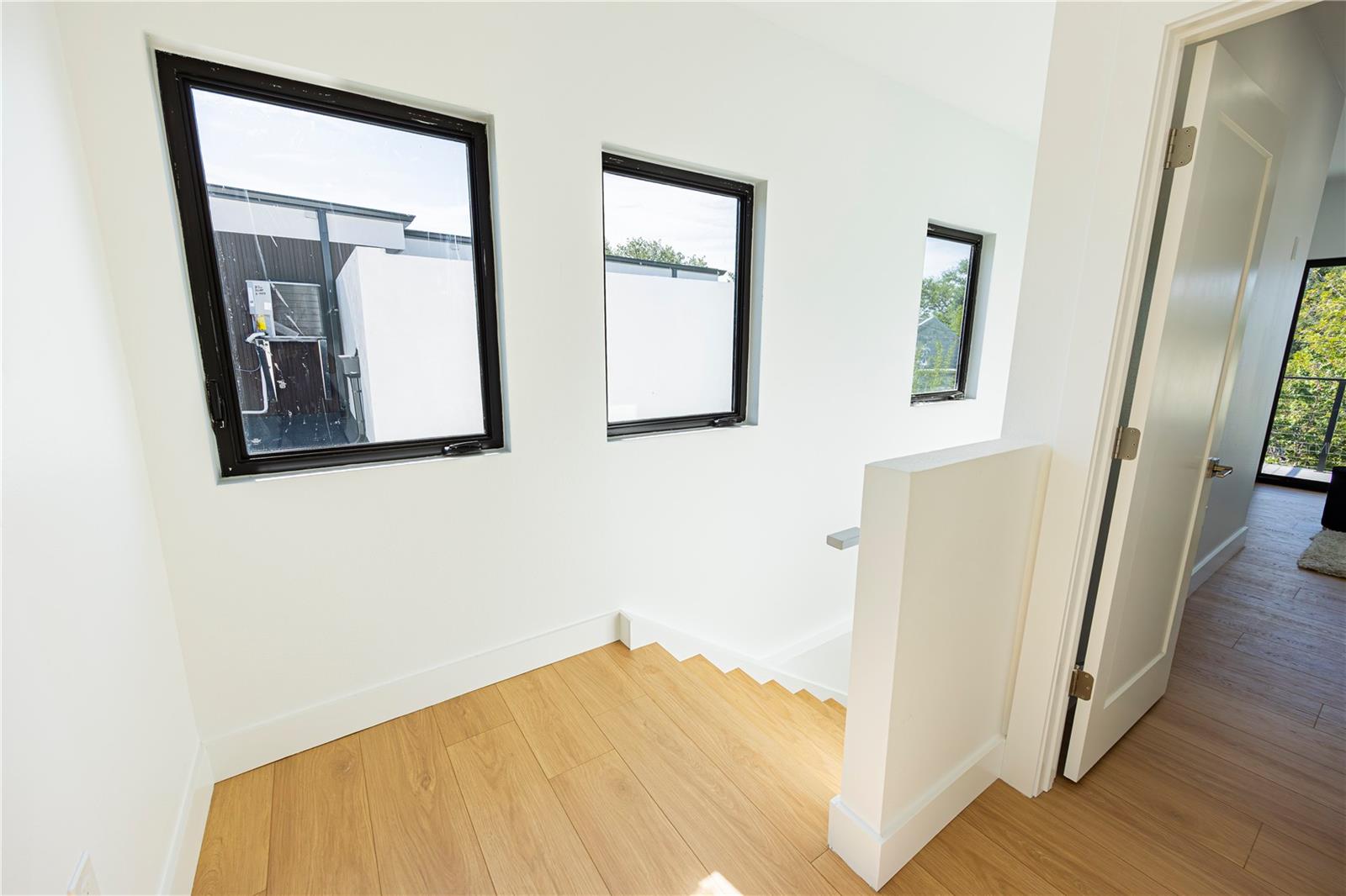 Image 33 of 77 For 2521 18th Avenue N