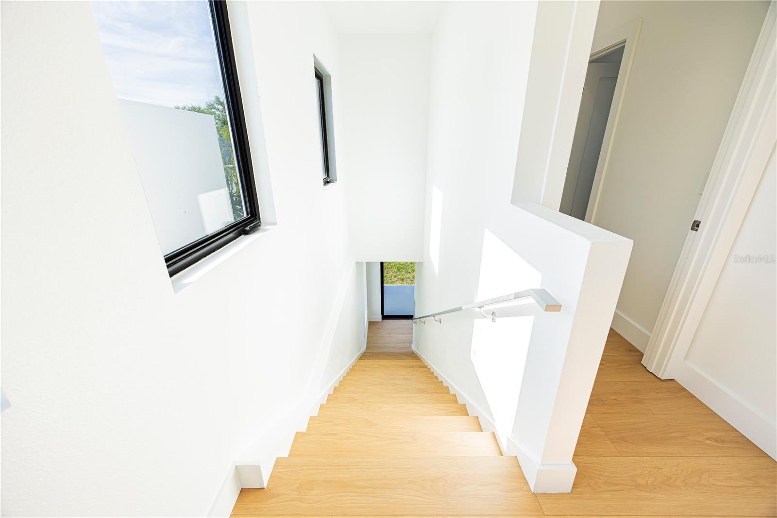 Image 34 of 77 For 2521 18th Avenue N