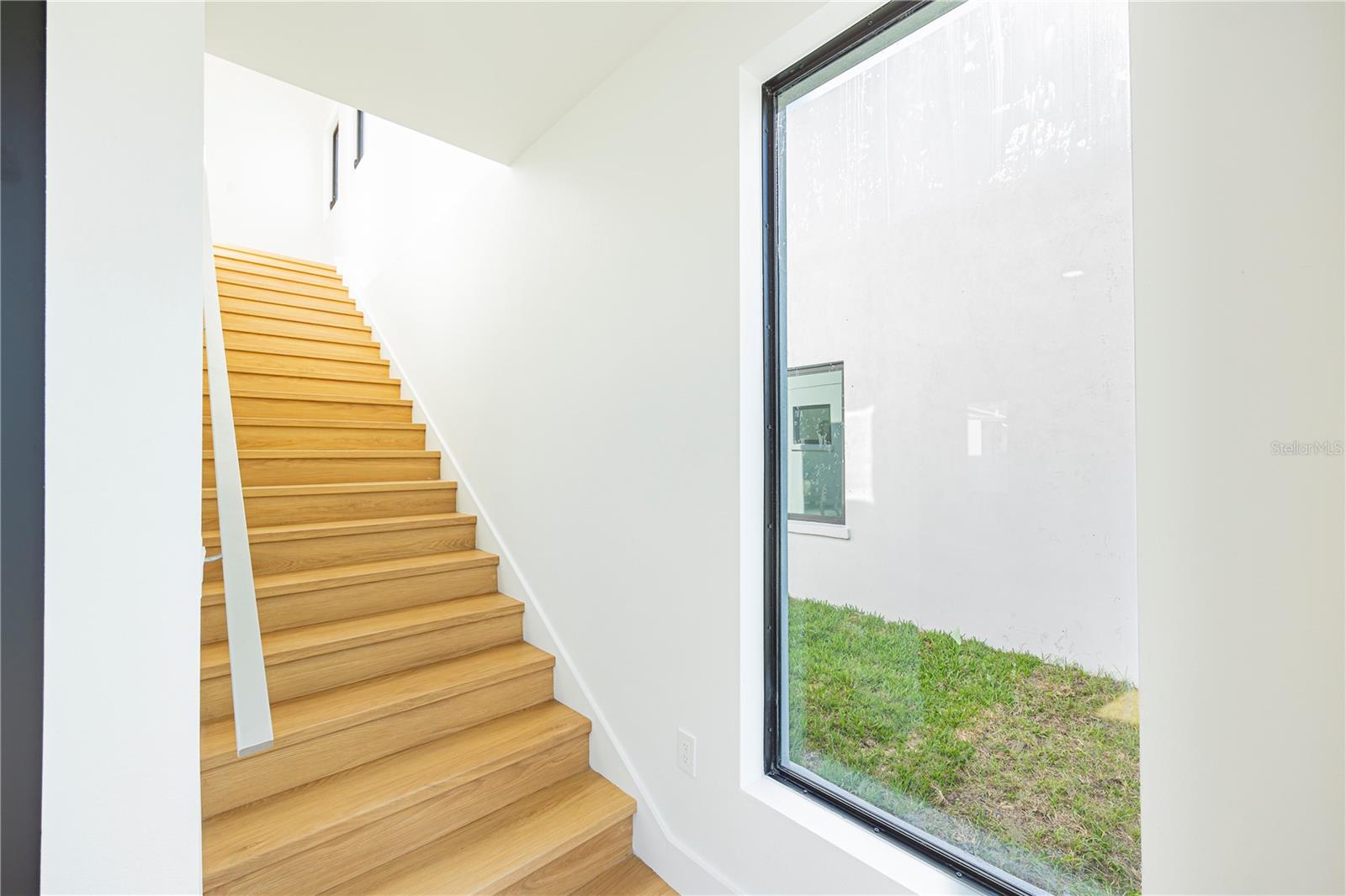 Image 35 of 77 For 2521 18th Avenue N