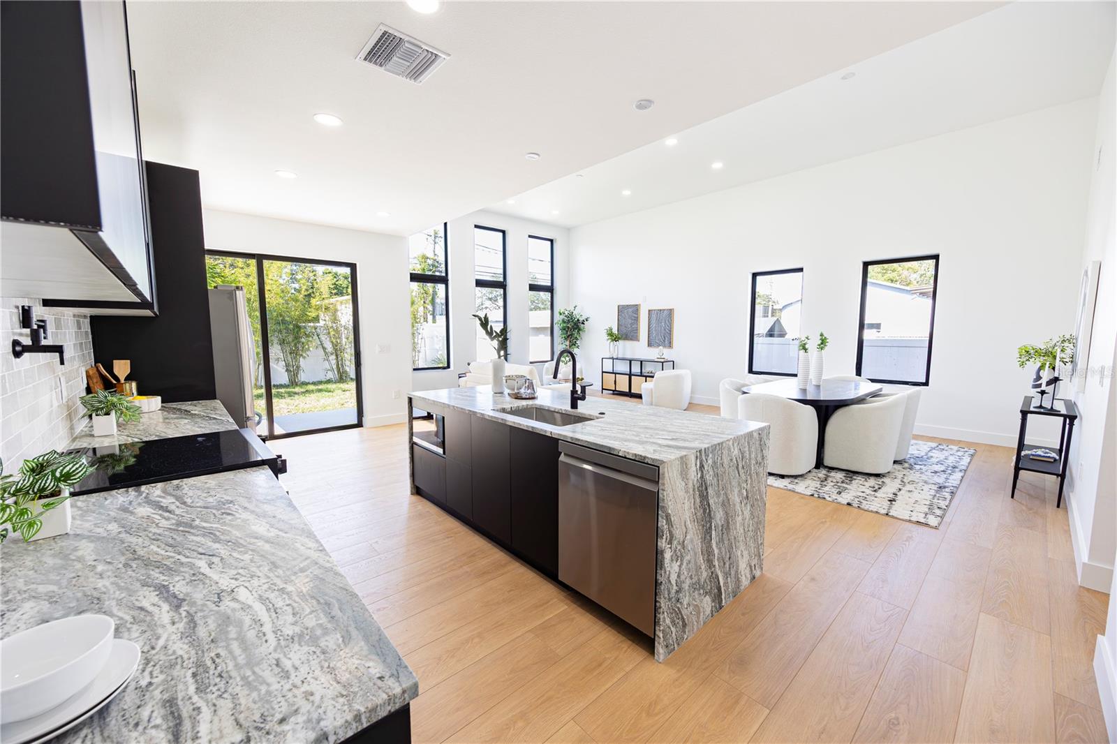 Image 4 of 77 For 2521 18th Avenue N