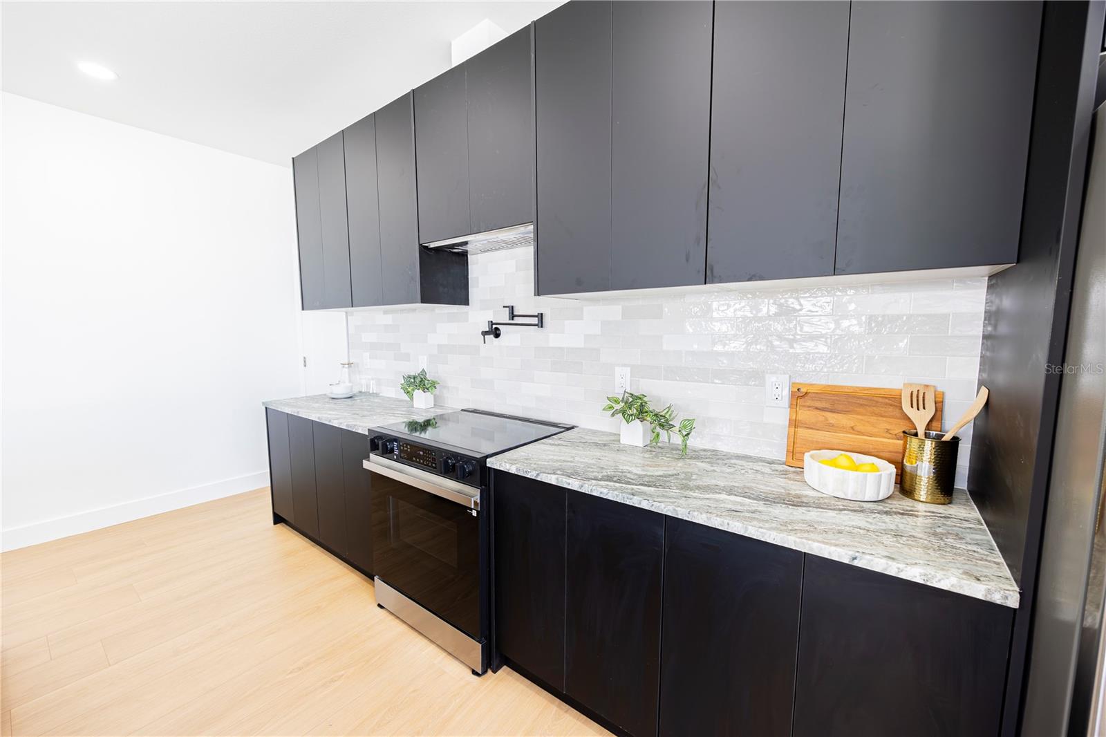 Image 48 of 77 For 2521 18th Avenue N