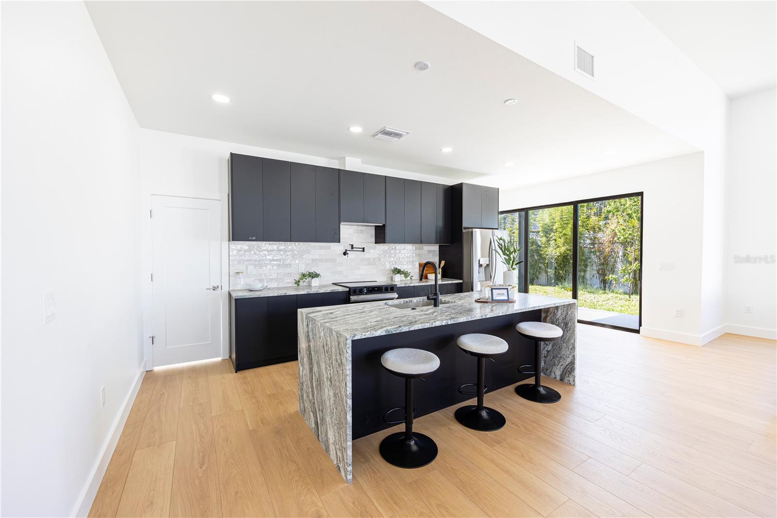 Image 57 of 77 For 2521 18th Avenue N