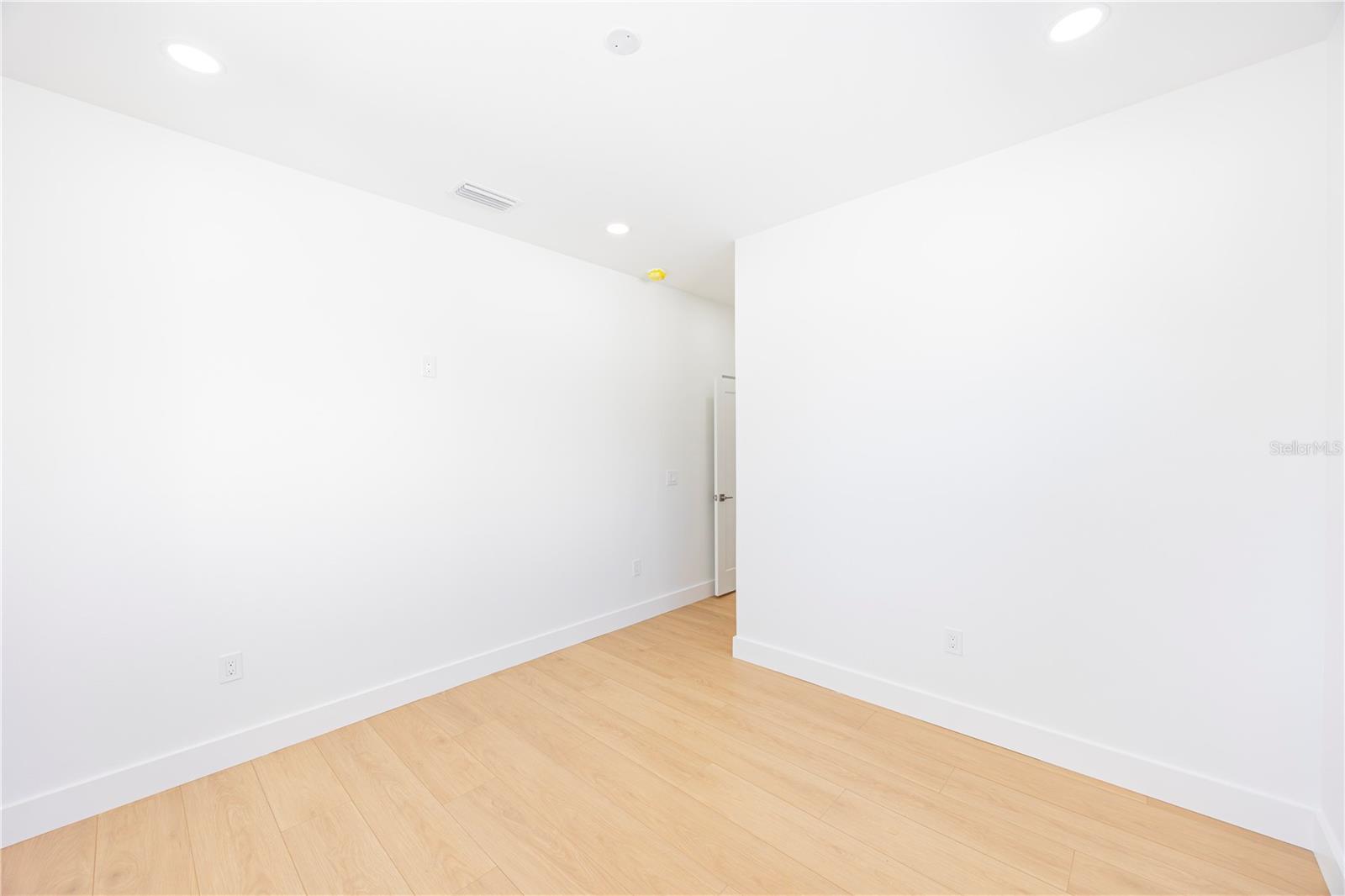 Image 62 of 77 For 2521 18th Avenue N