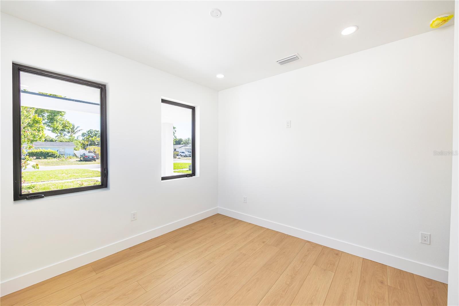 Image 63 of 77 For 2521 18th Avenue N