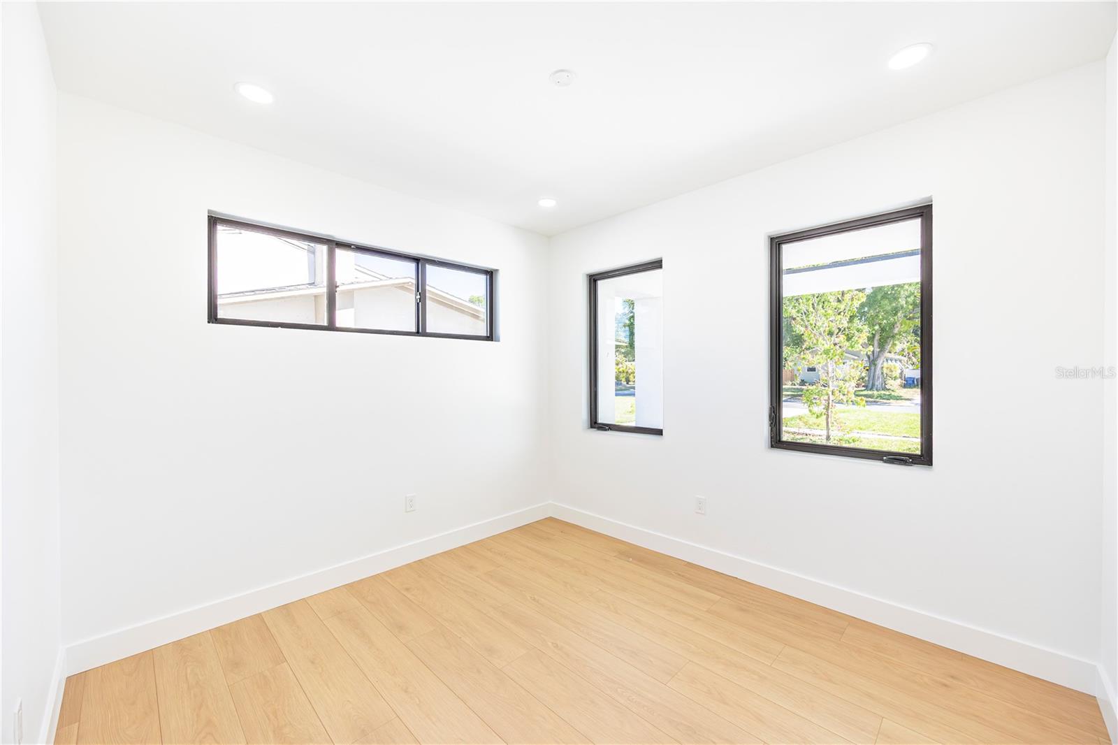 Image 64 of 77 For 2521 18th Avenue N