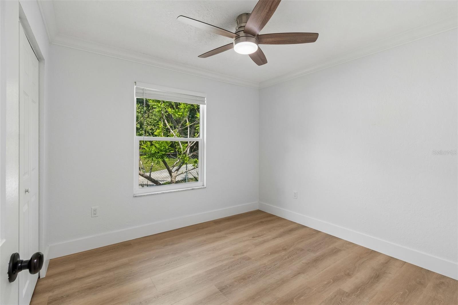 Image 21 of 43 For 2216 12th Avenue W