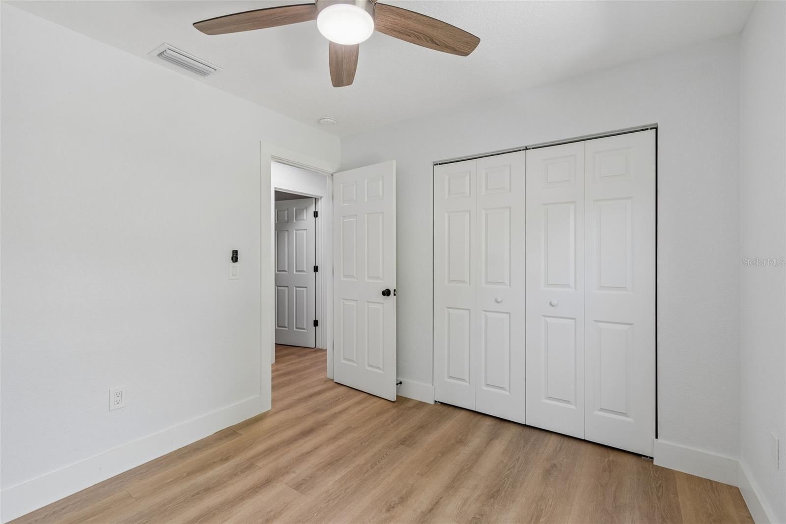 Image 23 of 43 For 2216 12th Avenue W