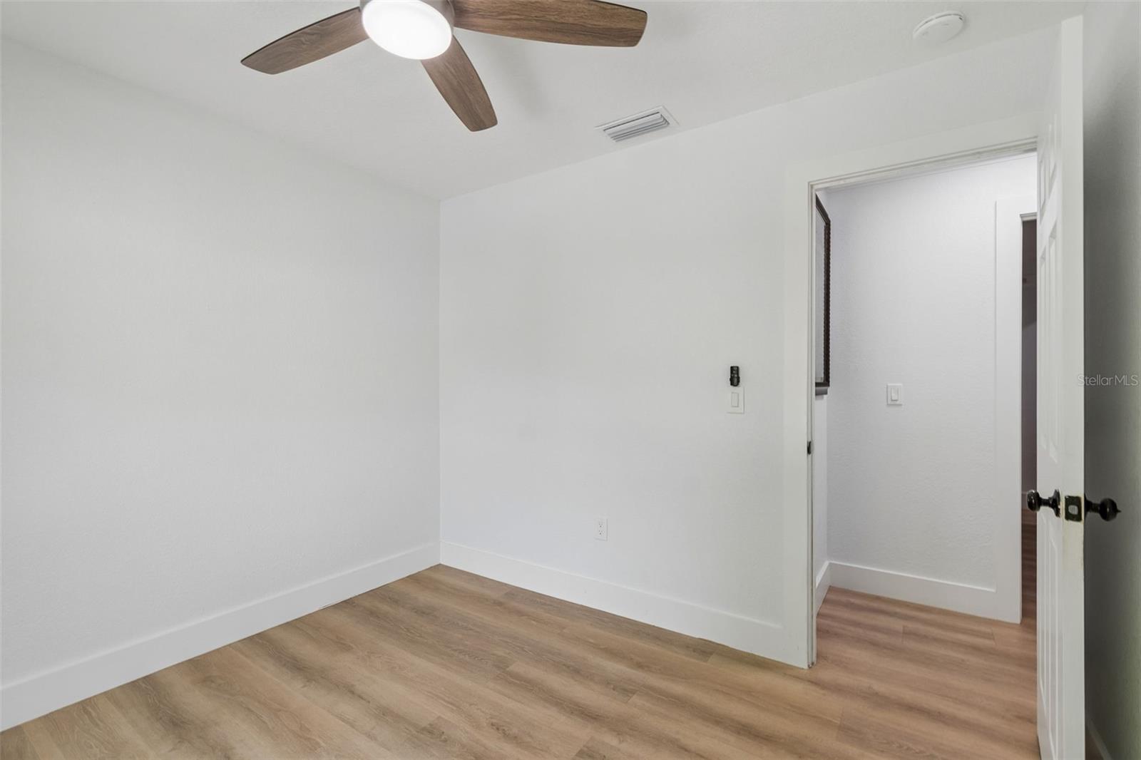 Image 26 of 43 For 2216 12th Avenue W