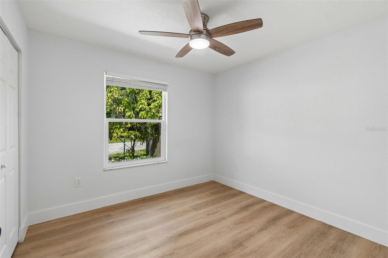 Image 27 of 43 For 2216 12th Avenue W