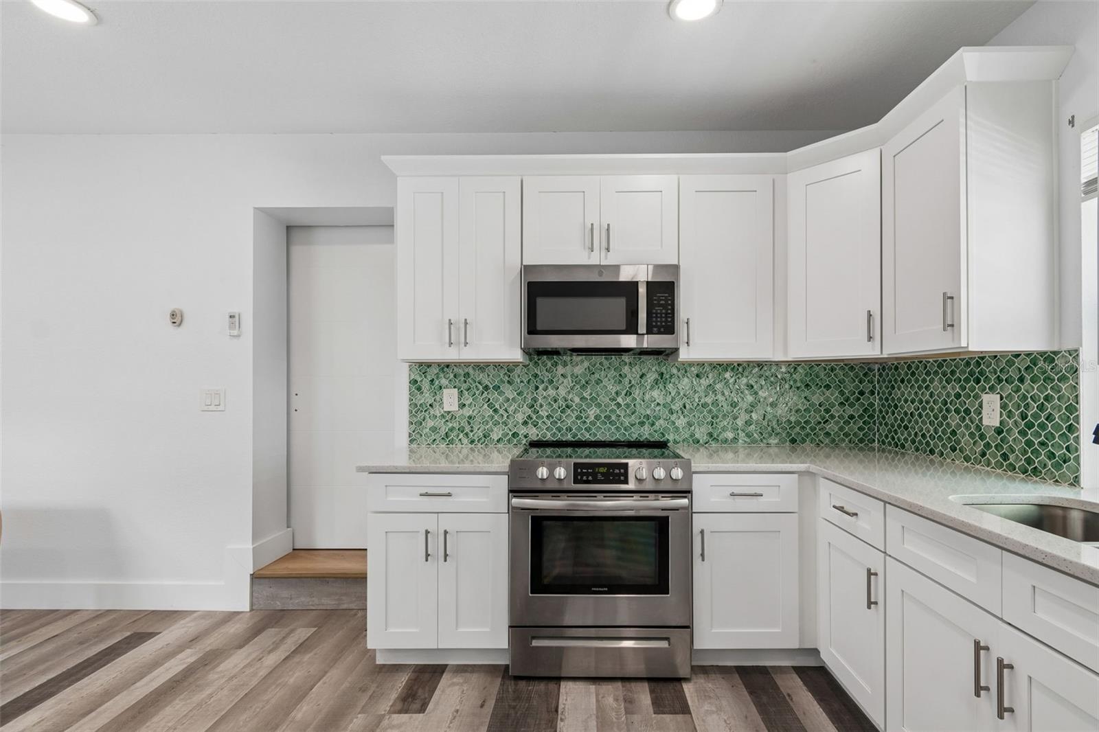 Image 30 of 43 For 2216 12th Avenue W