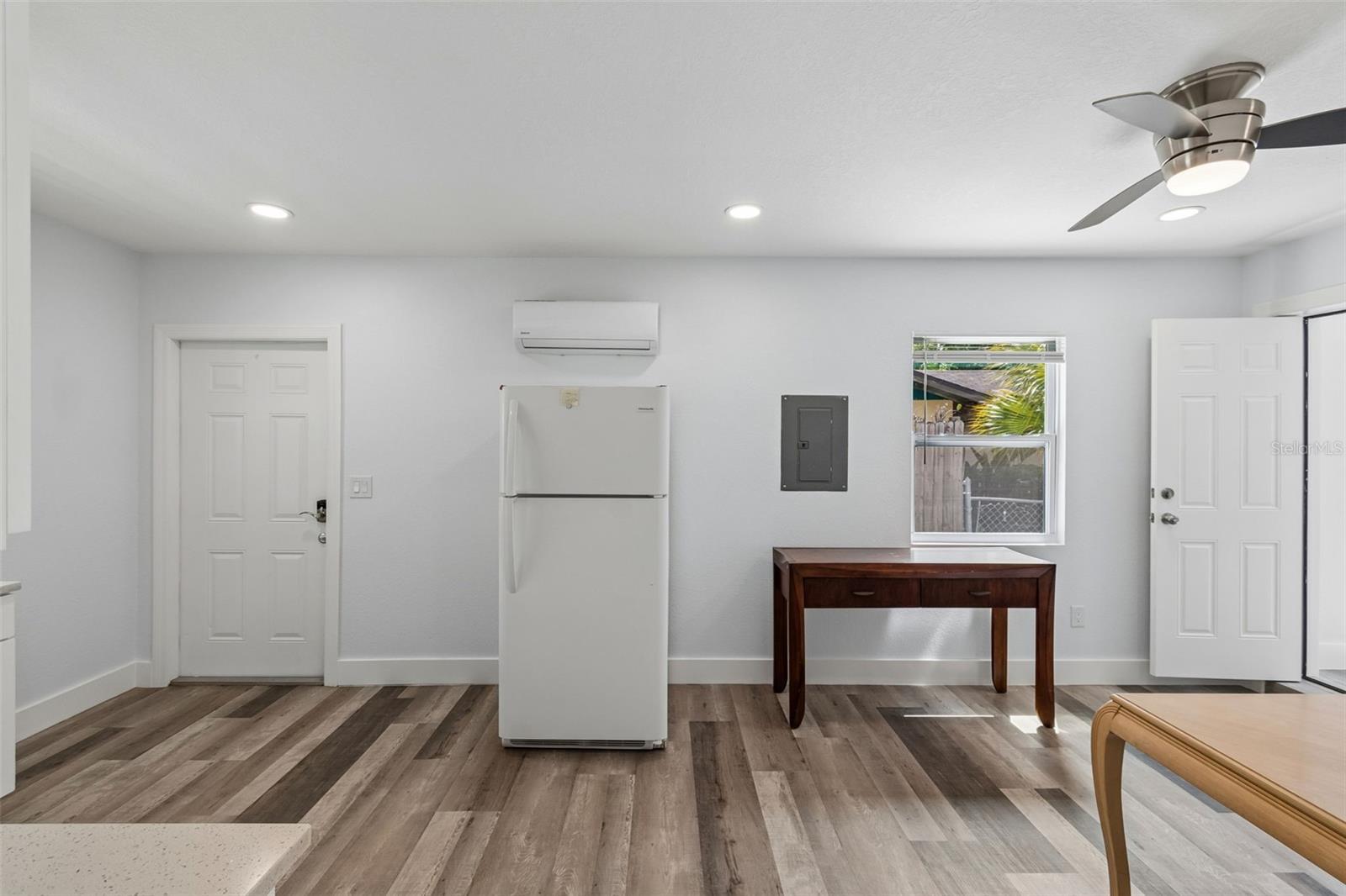 Image 32 of 43 For 2216 12th Avenue W