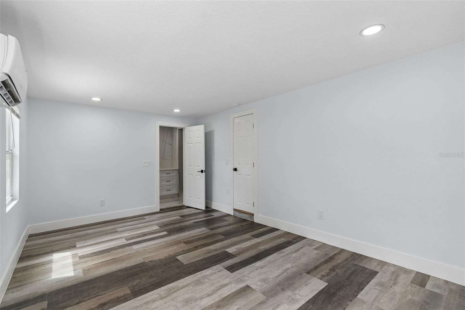 Image 34 of 43 For 2216 12th Avenue W