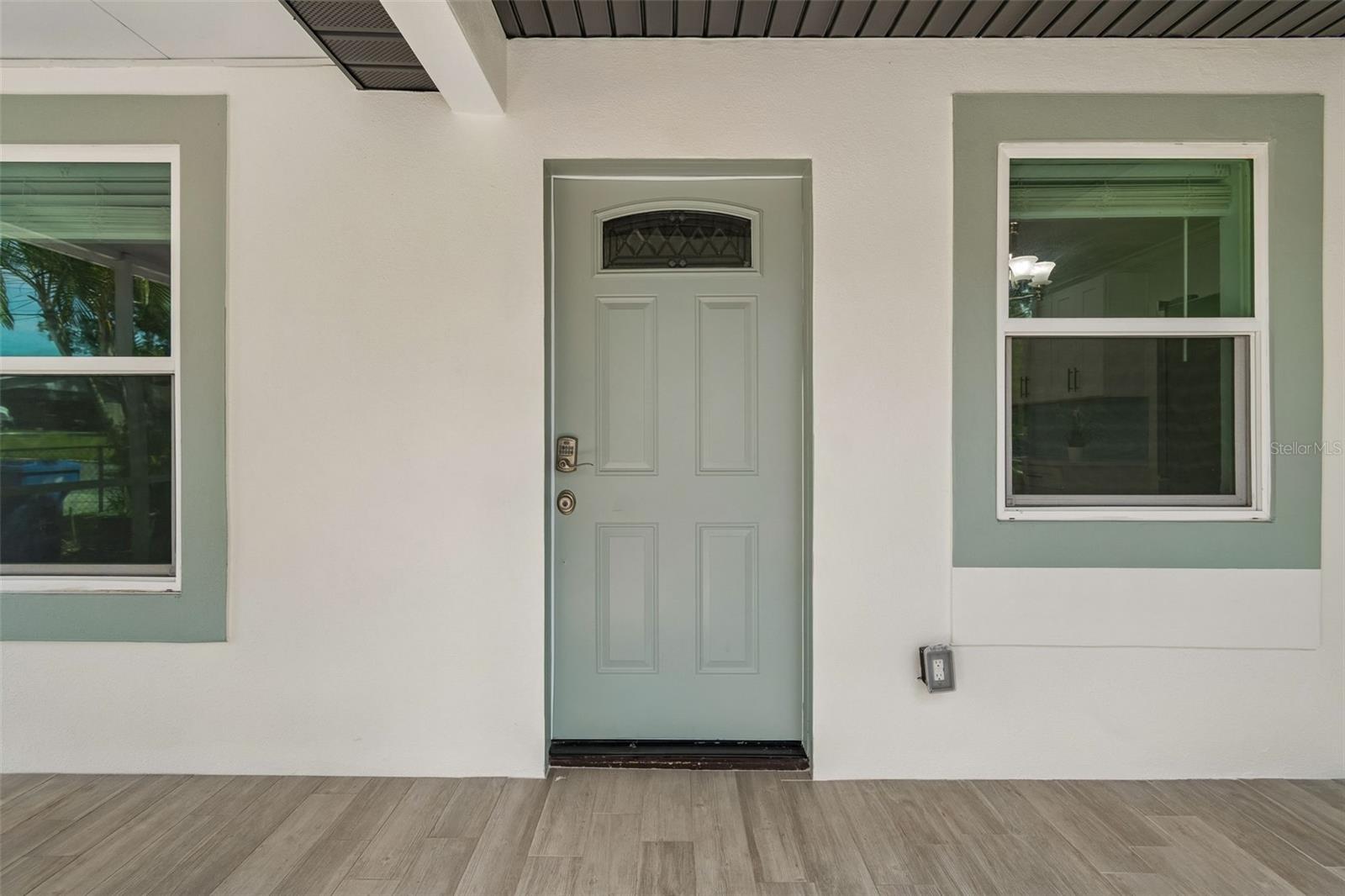 Image 4 of 43 For 2216 12th Avenue W