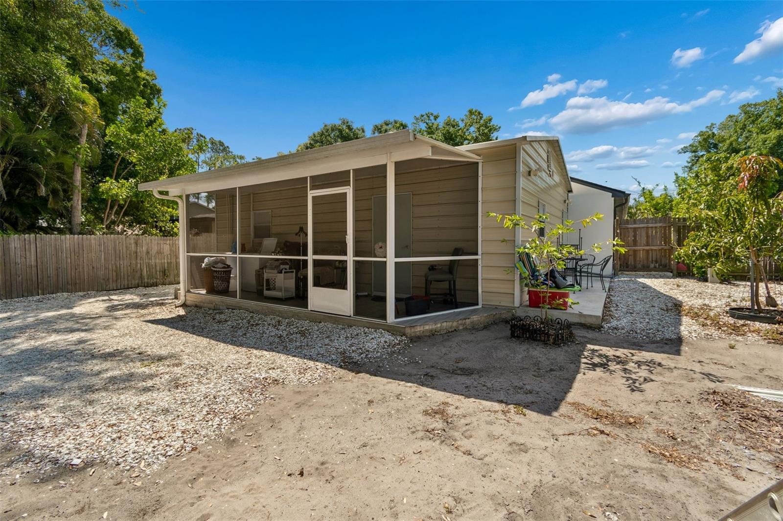 Image 40 of 43 For 2216 12th Avenue W