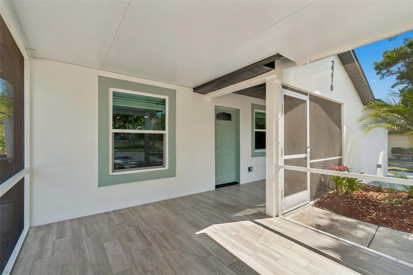 Image 5 of 43 For 2216 12th Avenue W