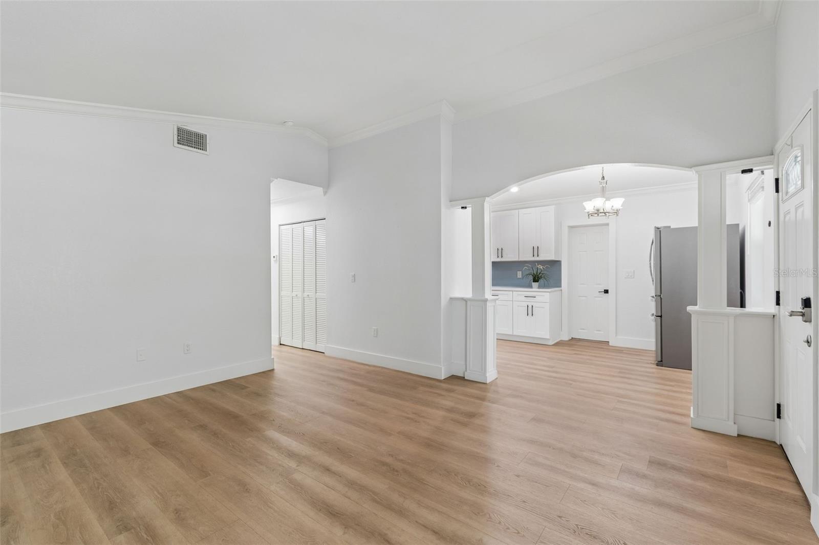 Image 7 of 43 For 2216 12th Avenue W