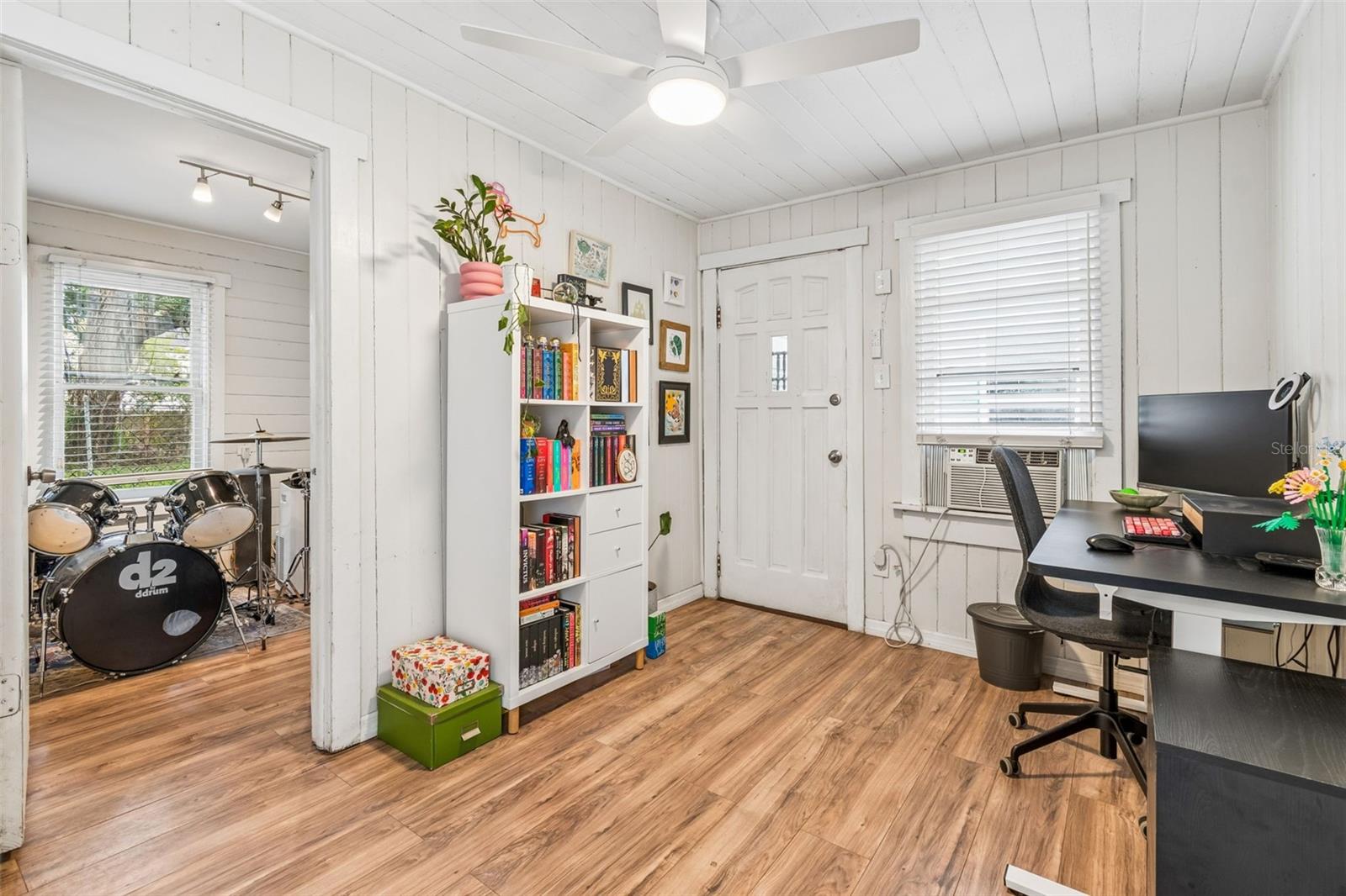 Image 34 of 44 For 1220 Emma Street