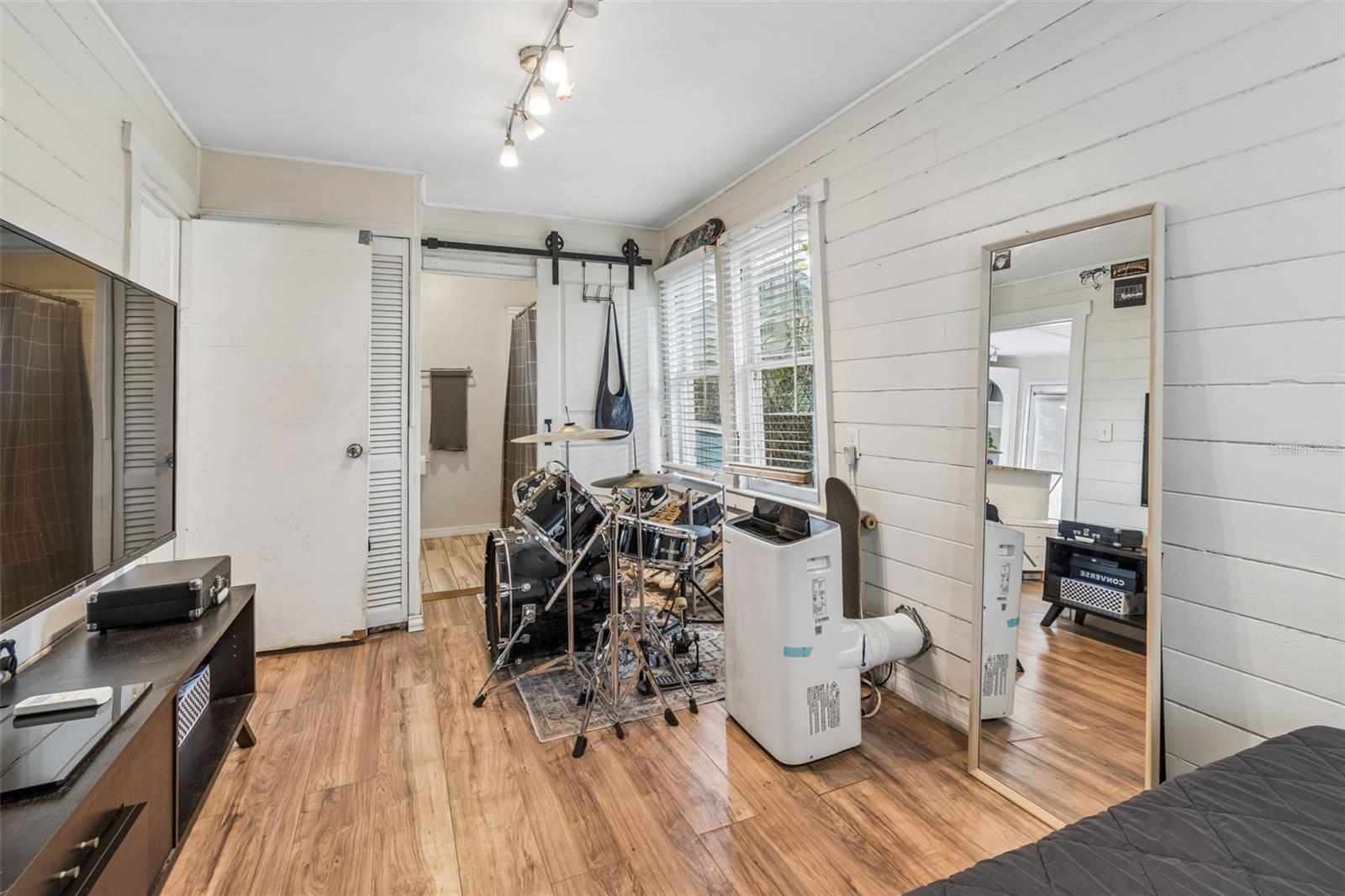 Image 37 of 44 For 1220 Emma Street