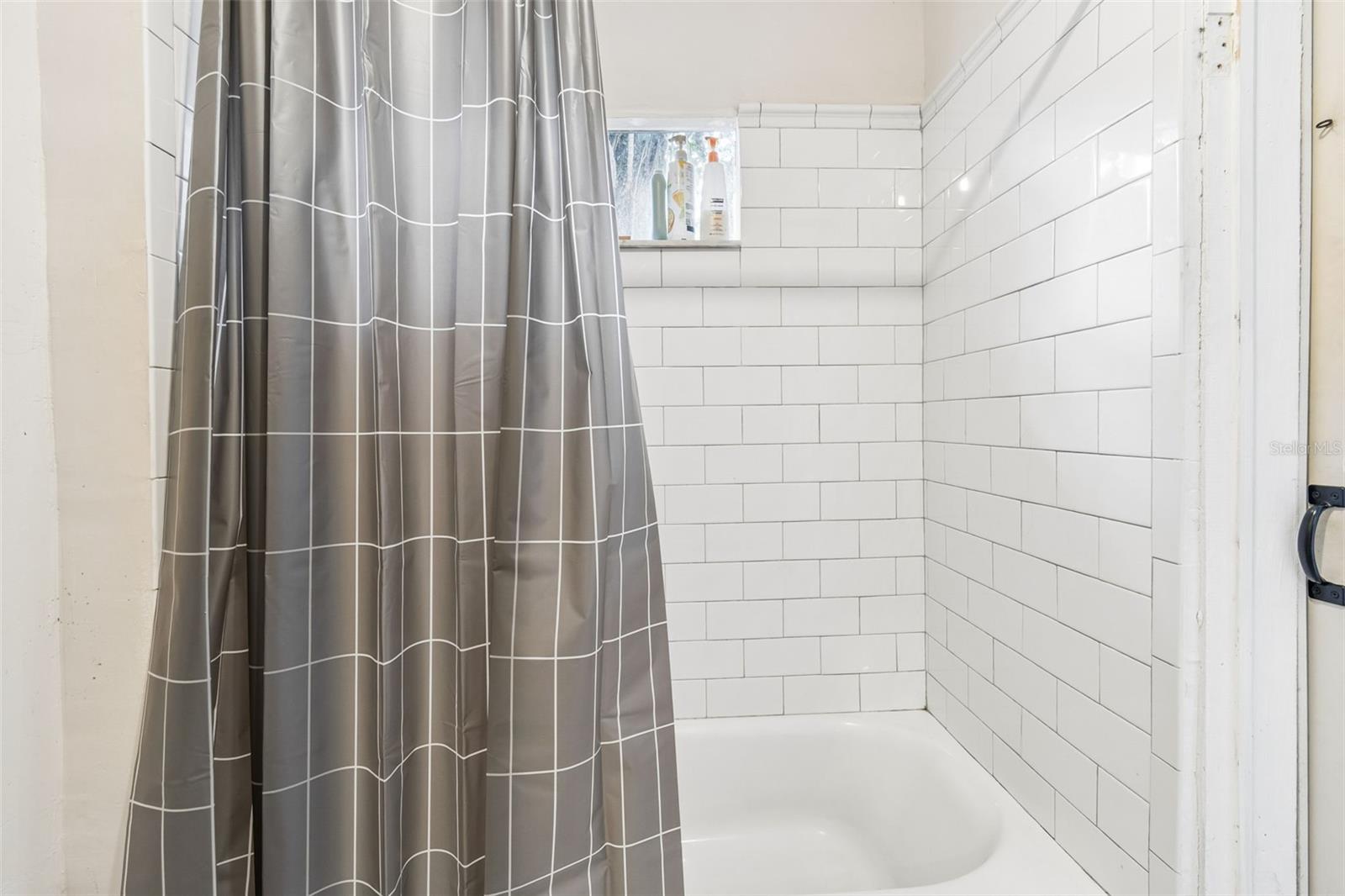 Image 39 of 44 For 1220 Emma Street