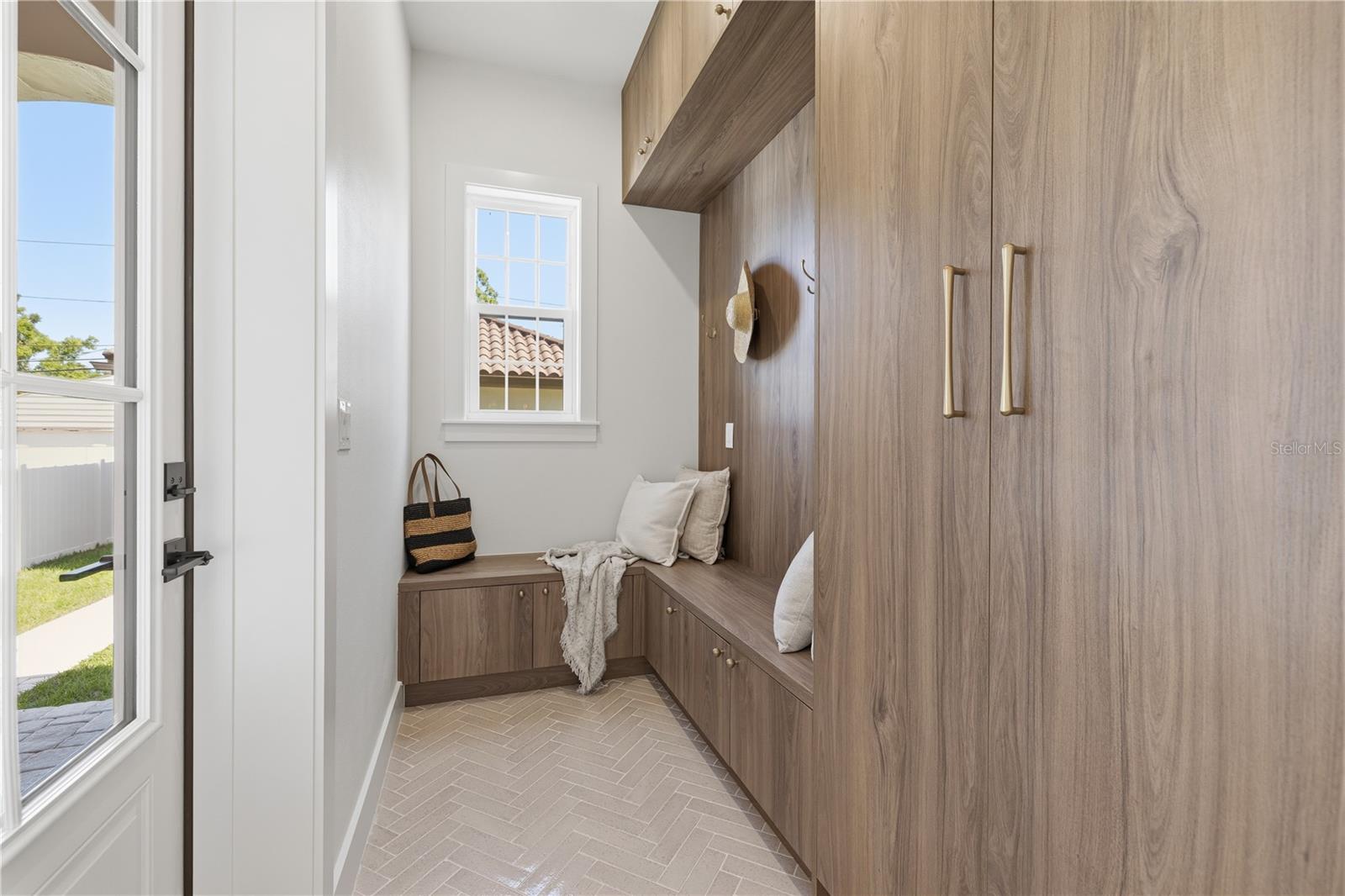 Image 20 of 62 For 221 43rd Avenue N