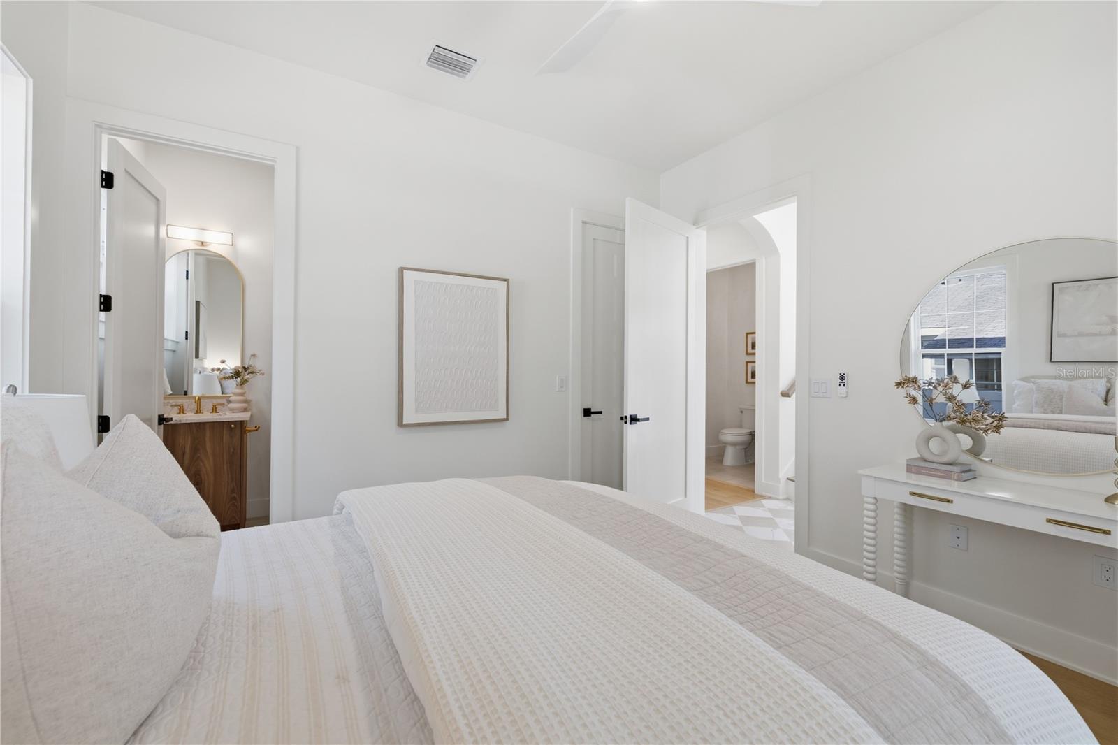 Image 22 of 62 For 221 43rd Avenue N