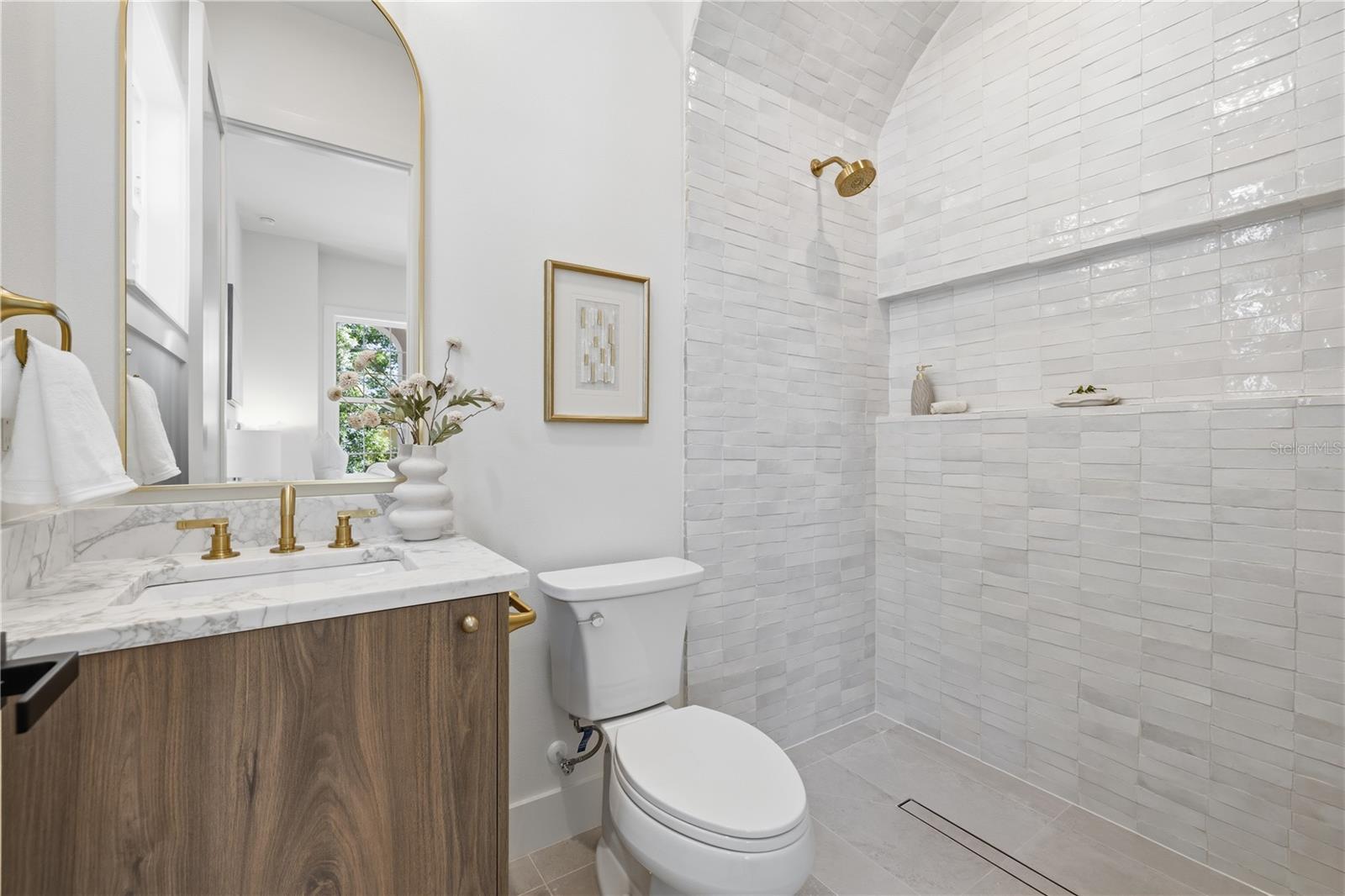 Image 23 of 62 For 221 43rd Avenue N