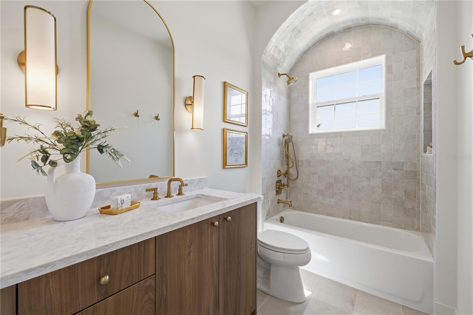 Image 31 of 62 For 221 43rd Avenue N