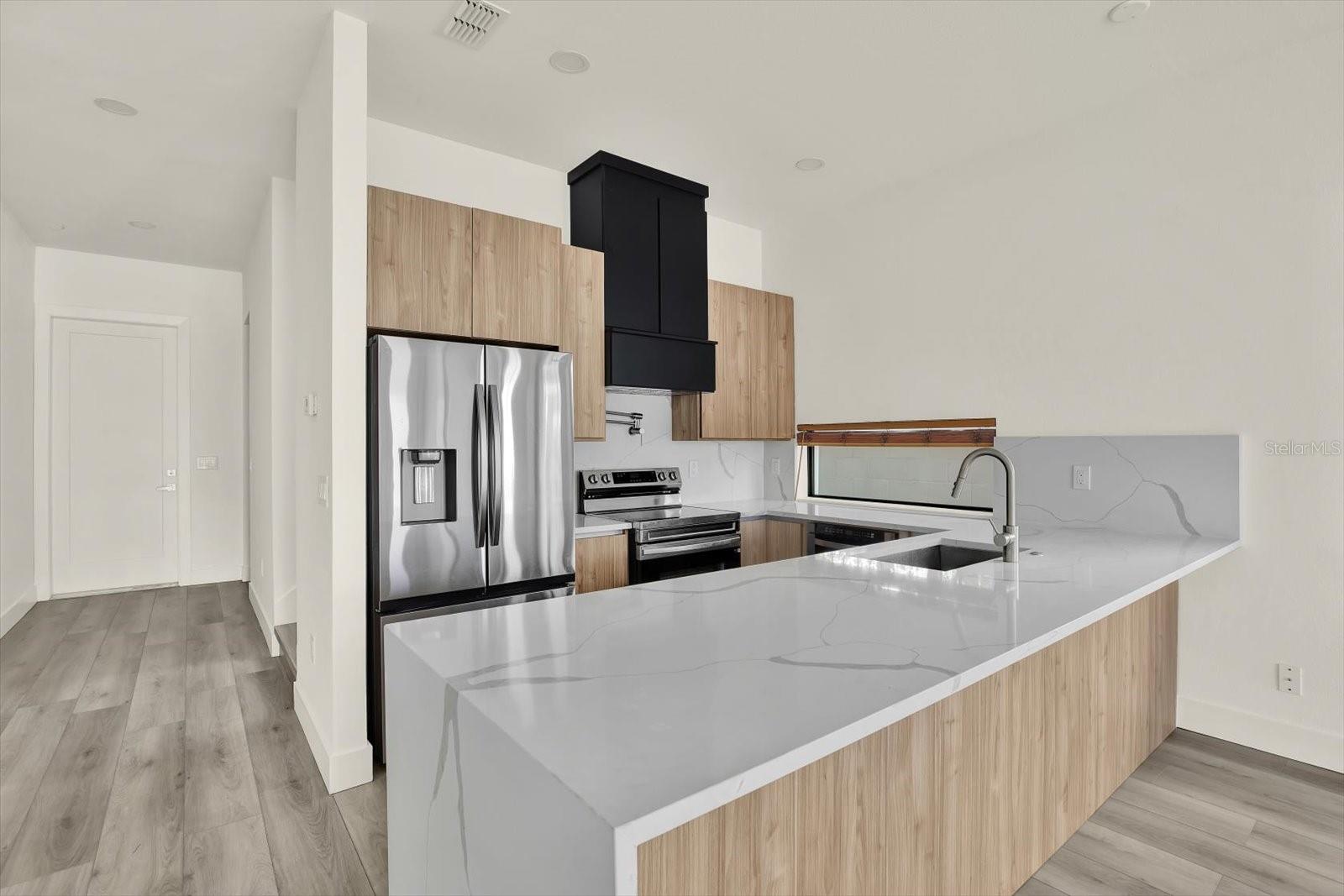 Image 12 of 33 For 1625 9th Avenue N