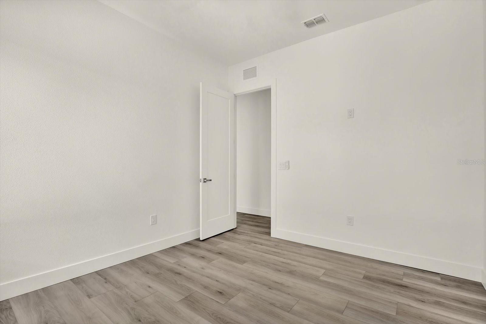 Image 21 of 33 For 1625 9th Avenue N