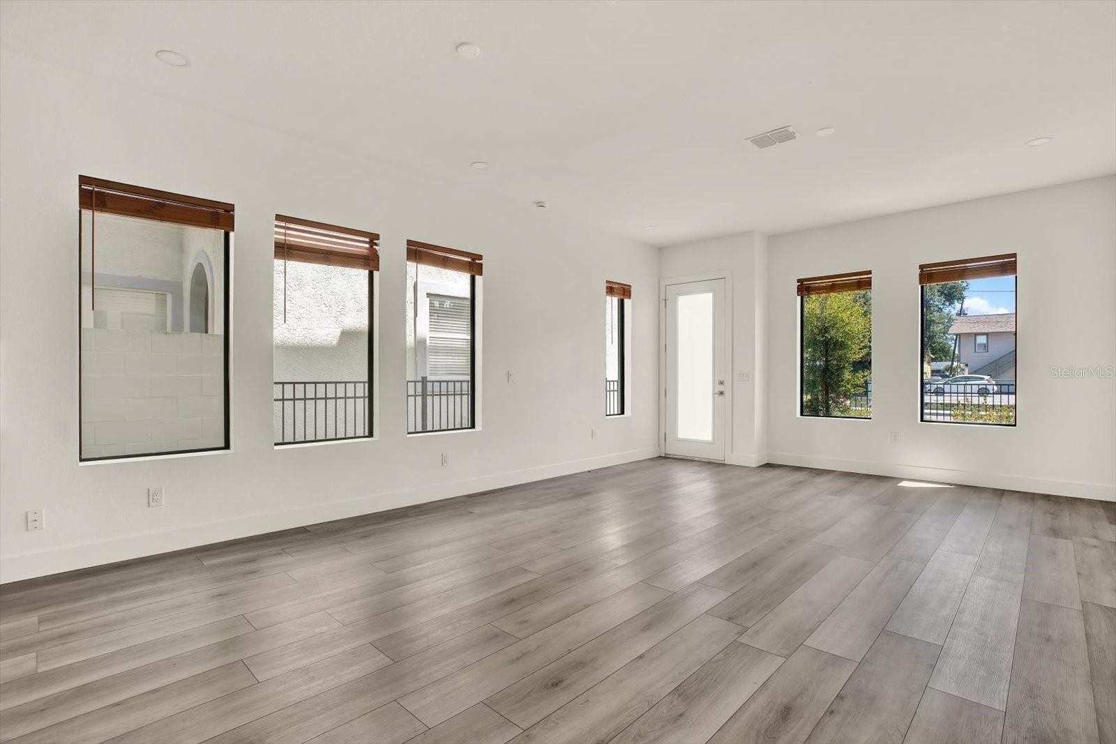 Image 7 of 33 For 1625 9th Avenue N