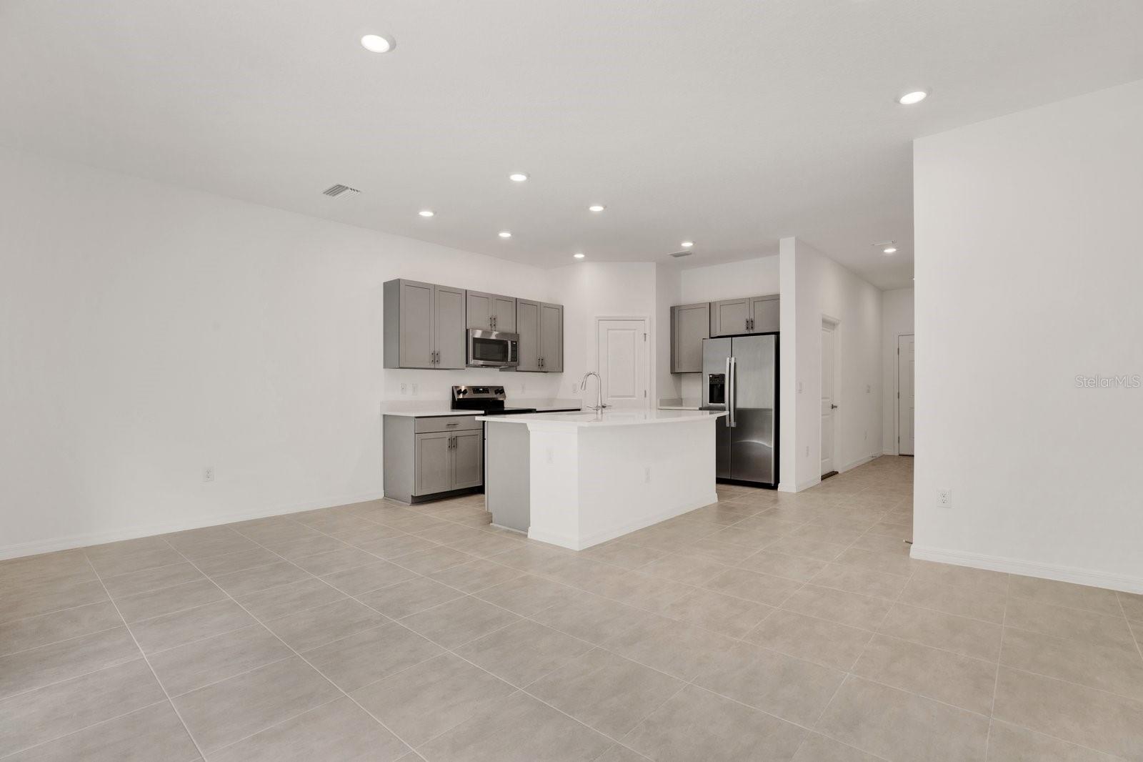 Listing photo id 10 for 2191 Hallier Cove