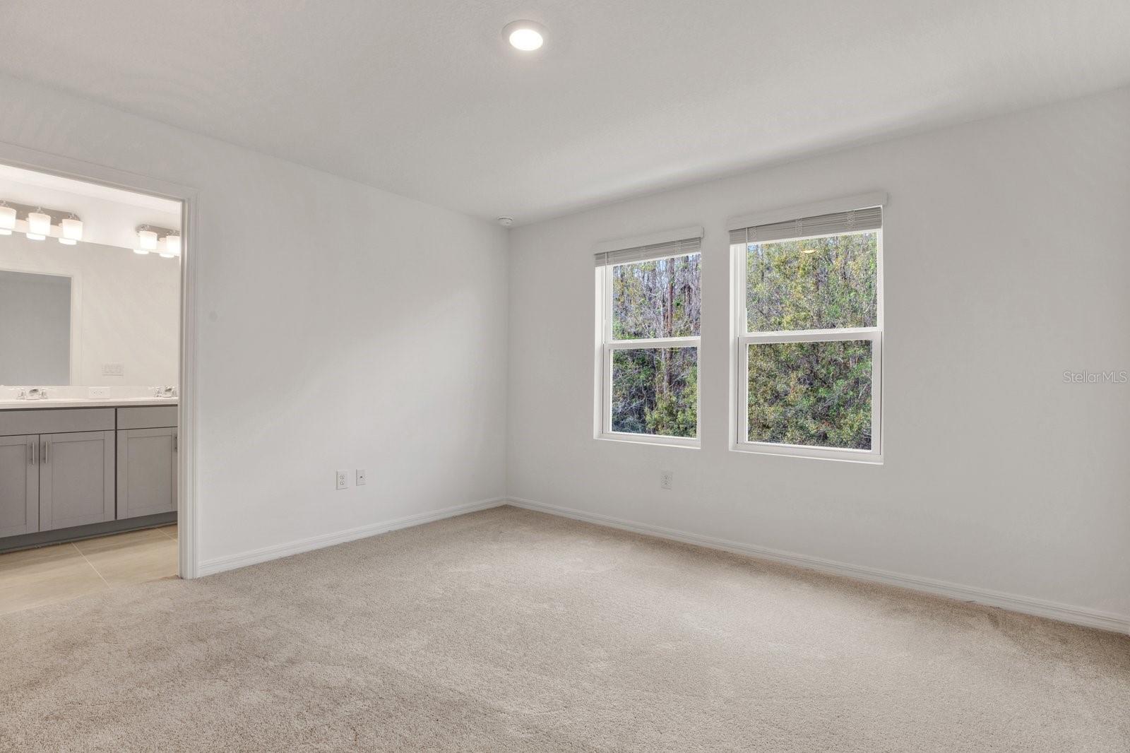 Listing photo id 16 for 2191 Hallier Cove