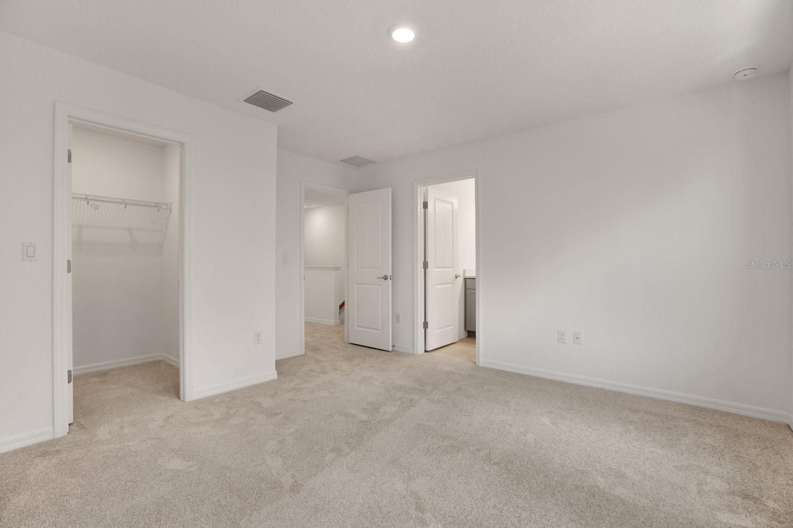 Listing photo id 17 for 2191 Hallier Cove