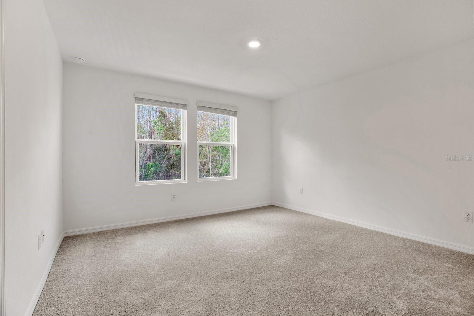 Listing photo id 19 for 2191 Hallier Cove