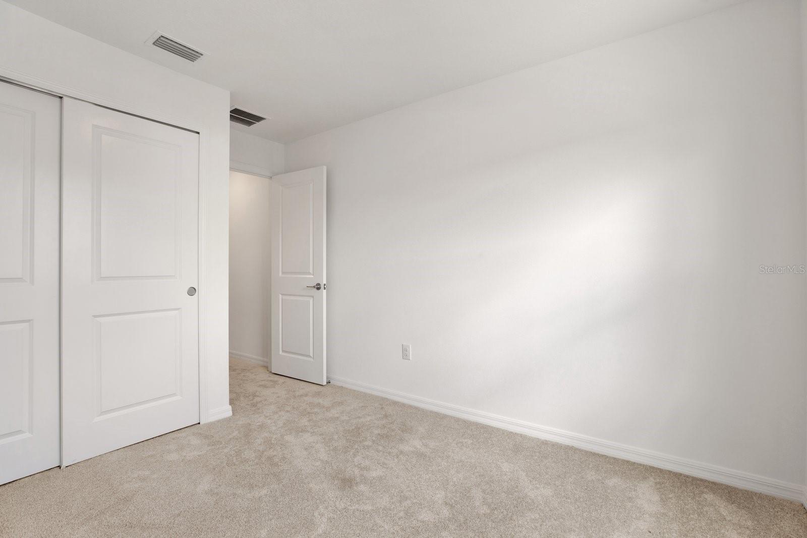 Listing photo id 21 for 2191 Hallier Cove