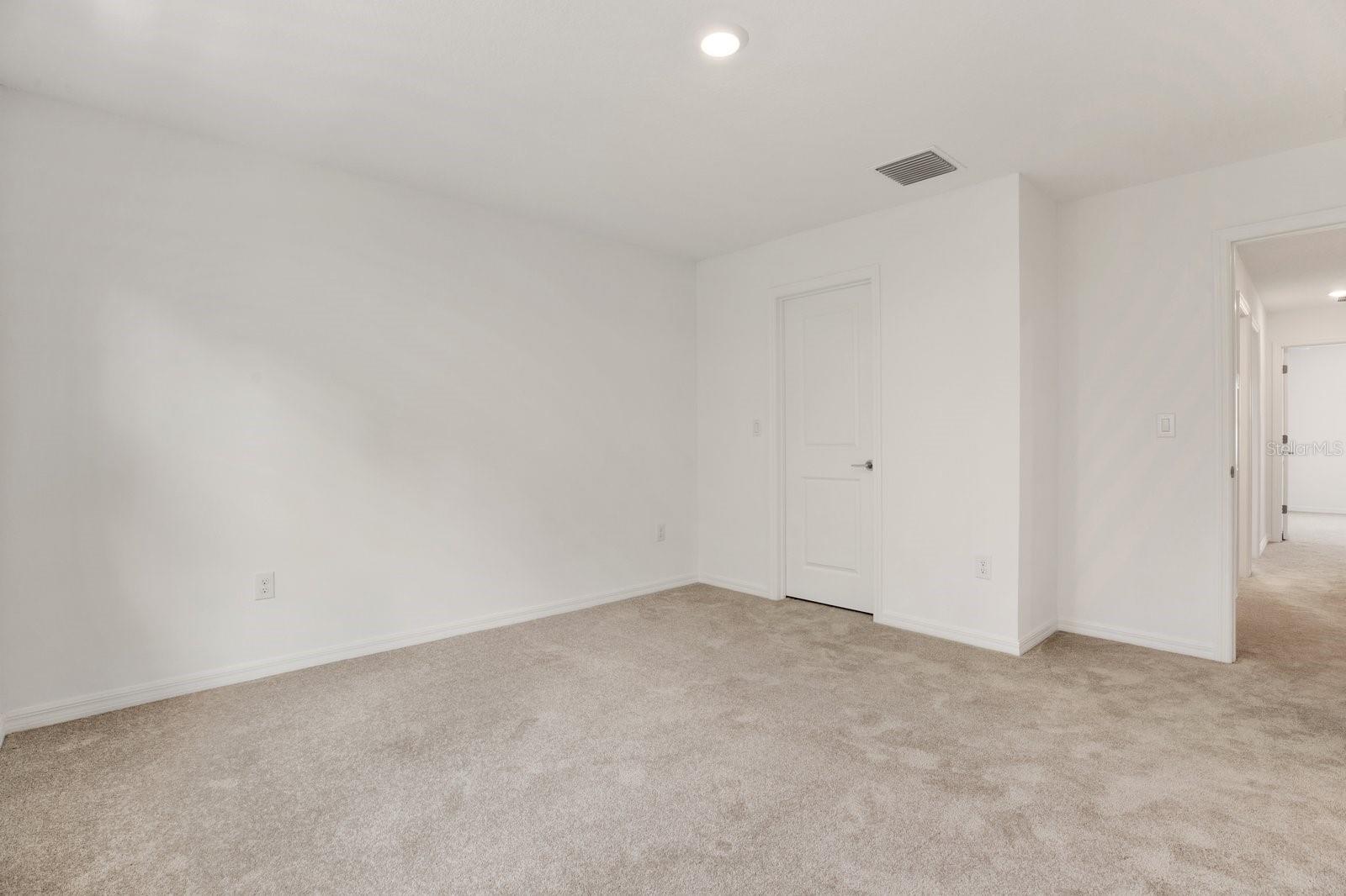 Listing photo id 22 for 2191 Hallier Cove