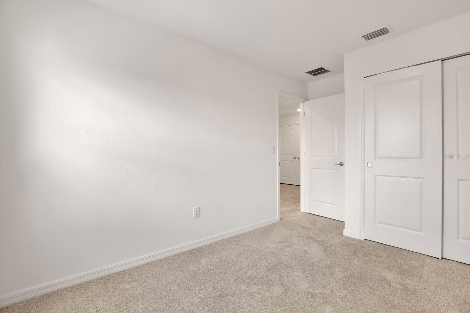 Listing photo id 24 for 2191 Hallier Cove