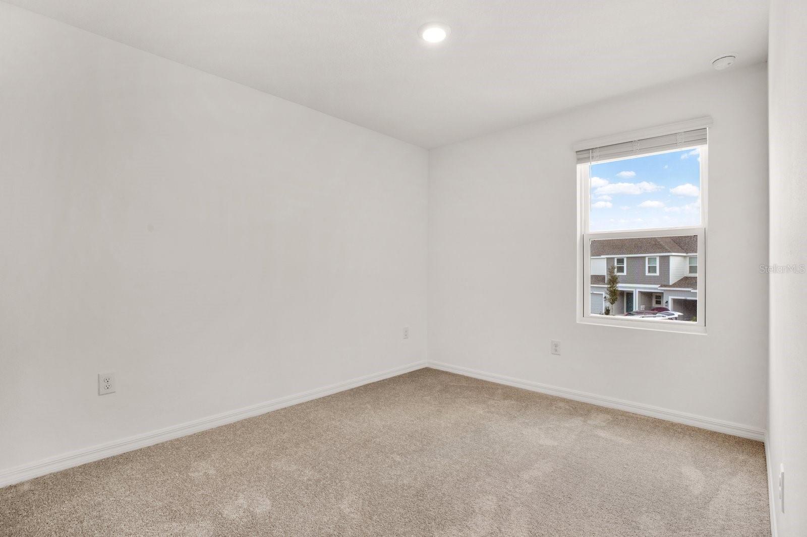 Listing photo id 25 for 2191 Hallier Cove