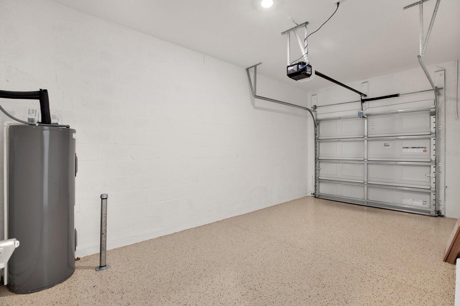 Listing photo id 26 for 2191 Hallier Cove