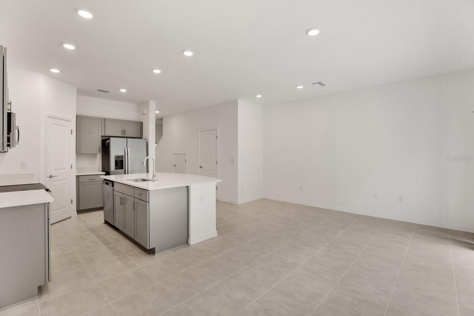 Listing photo id 3 for 2191 Hallier Cove