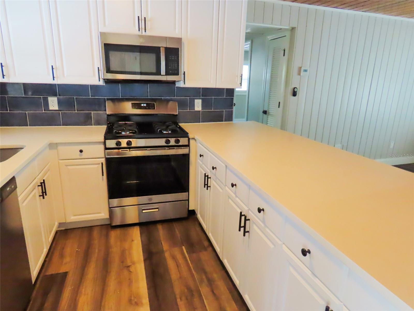 Image 17 of 27 For 8055 33rd Avenue N