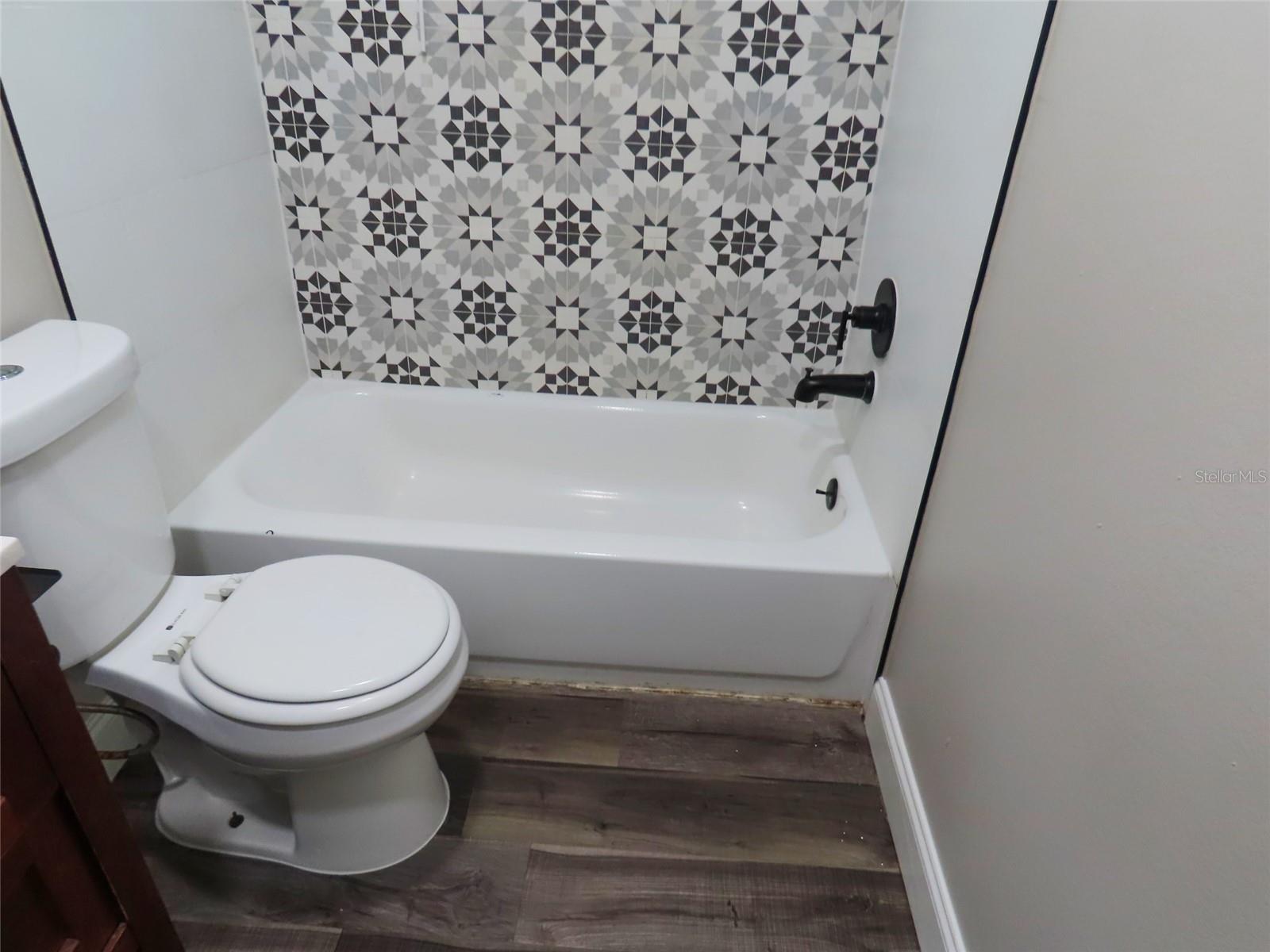 Image 21 of 27 For 8055 33rd Avenue N