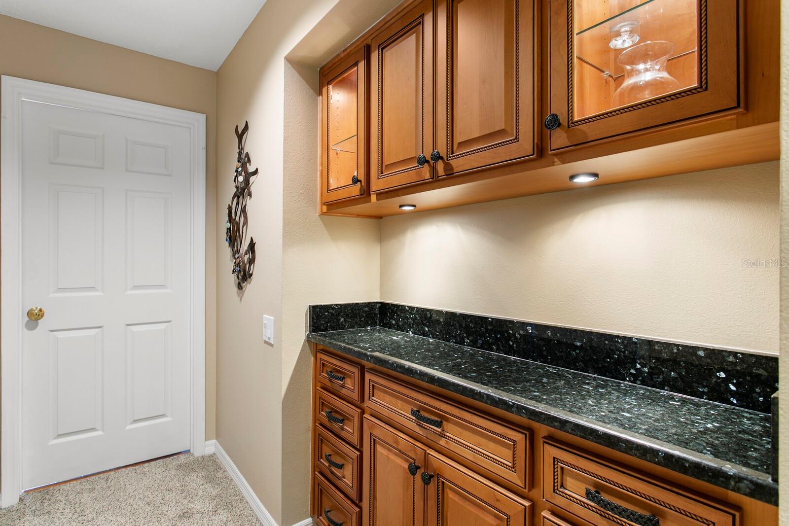 Image 19 of 50 For 6211 Iroquois Court