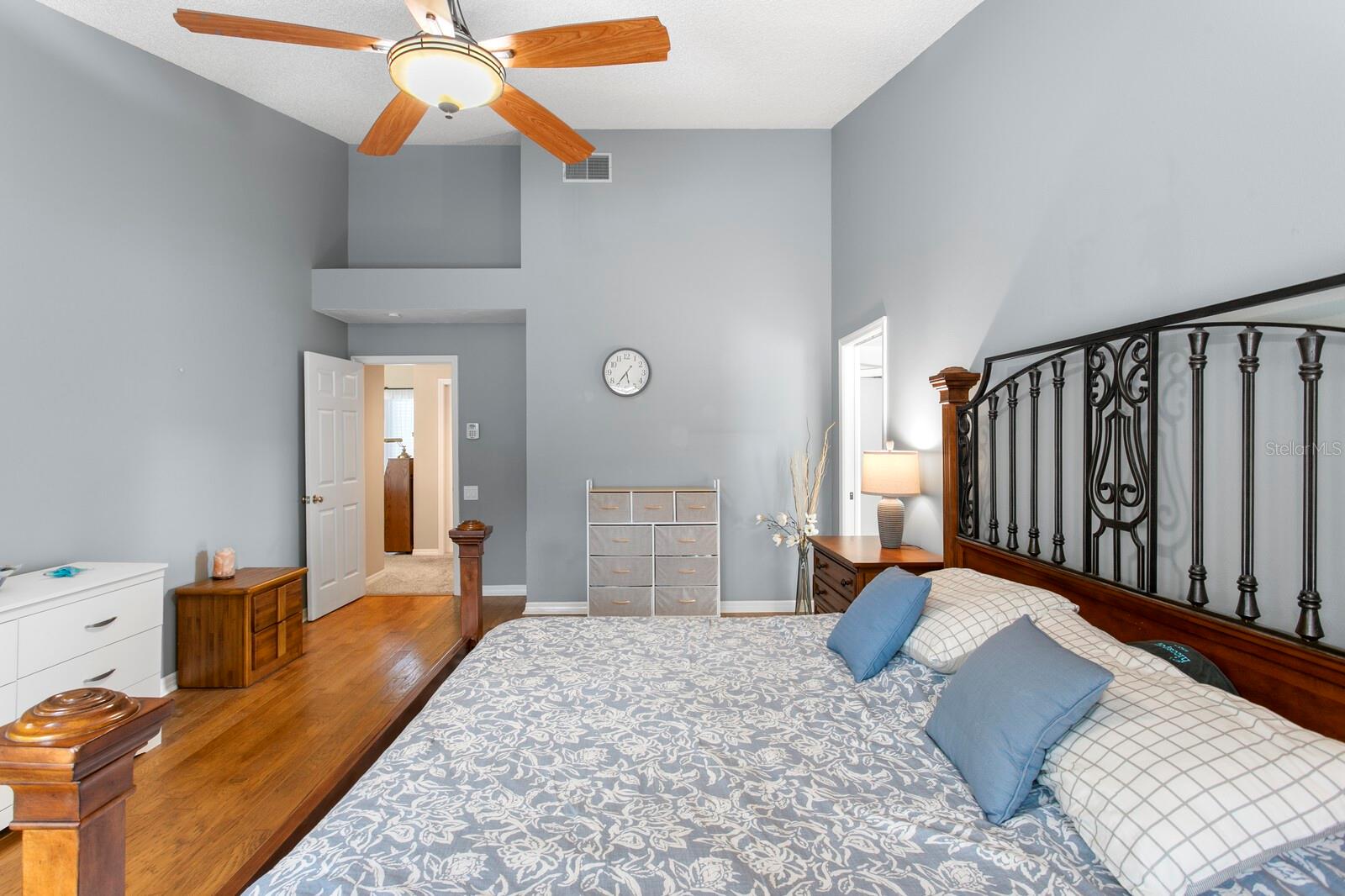 Image 28 of 50 For 6211 Iroquois Court