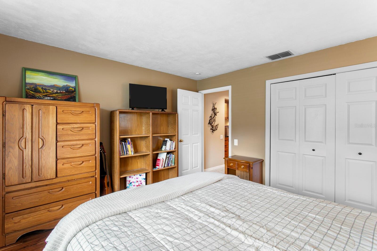 Image 34 of 50 For 6211 Iroquois Court