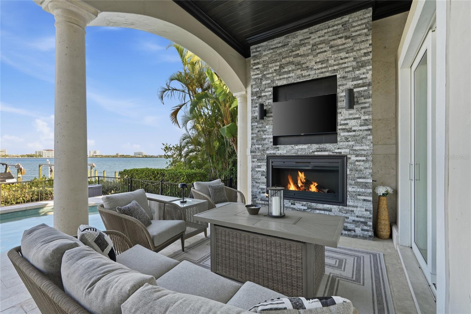 Image 9 of 61 For 4117 Causeway Vista Drive