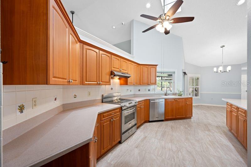 Image 10 of 56 For 5321 Gardens Dr