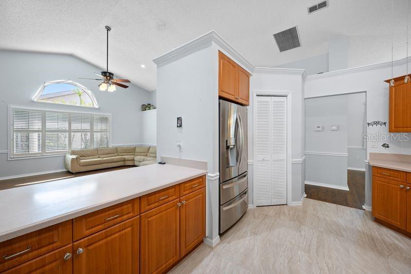 Image 13 of 56 For 5321 Gardens Dr