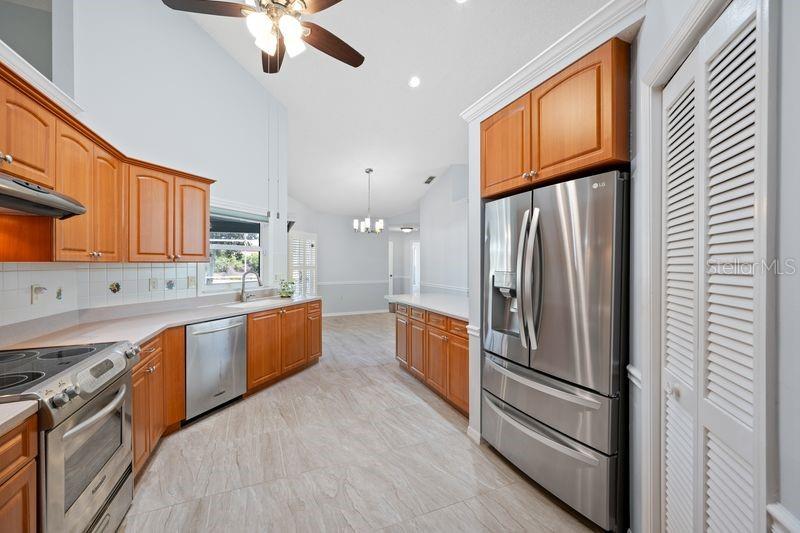 Image 14 of 56 For 5321 Gardens Dr