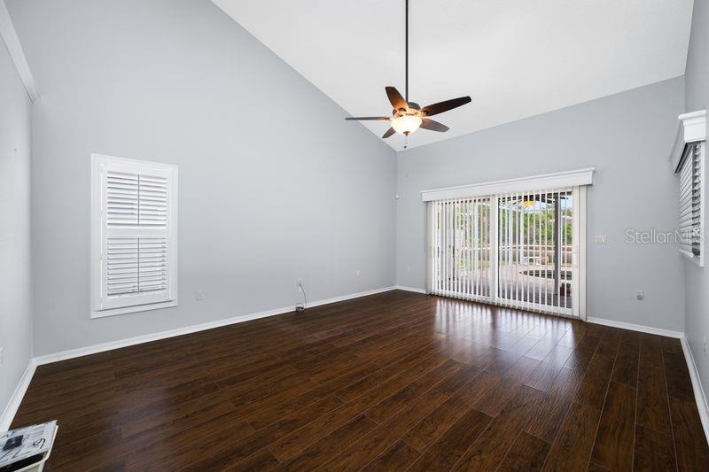 Image 22 of 56 For 5321 Gardens Dr